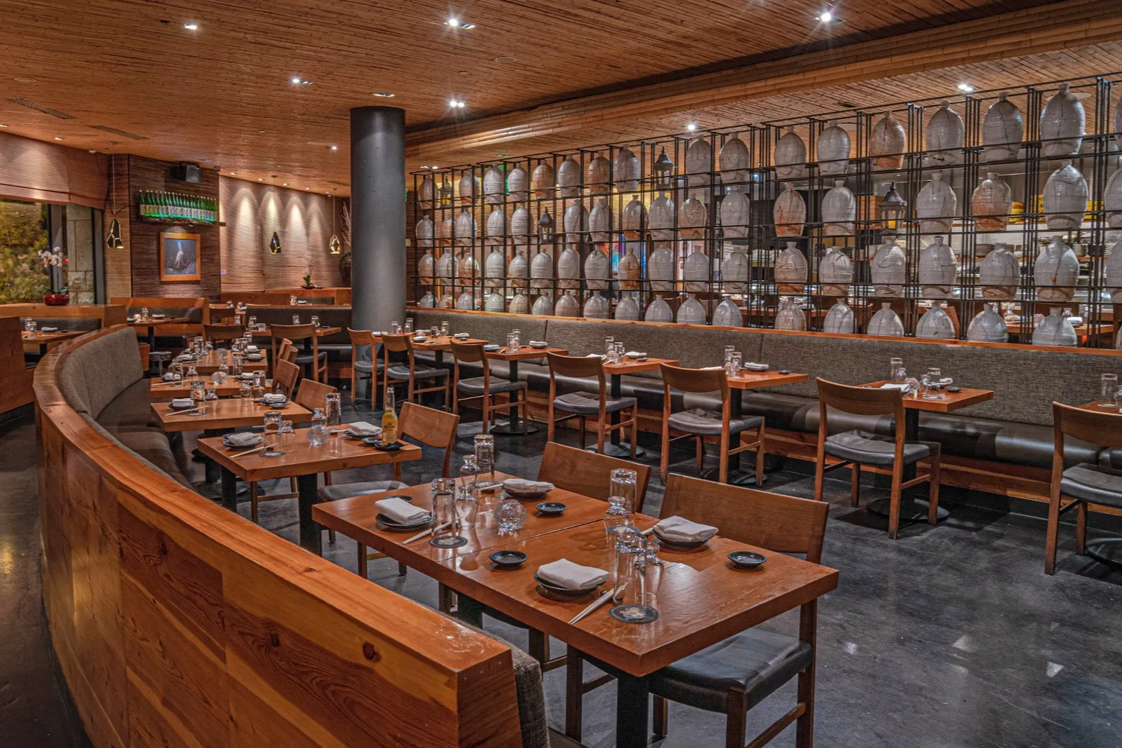 The dining room at Azumi (Houston)